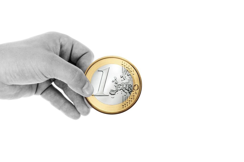 一人暮らしでお金を使いすぎを防ぐためのポイントは？