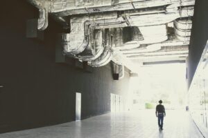 一人暮らしのエアコン故障時、誰に連絡すればいい？