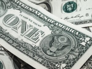 一人暮らしの緊急時に必要なお金の備えはどれくらい？