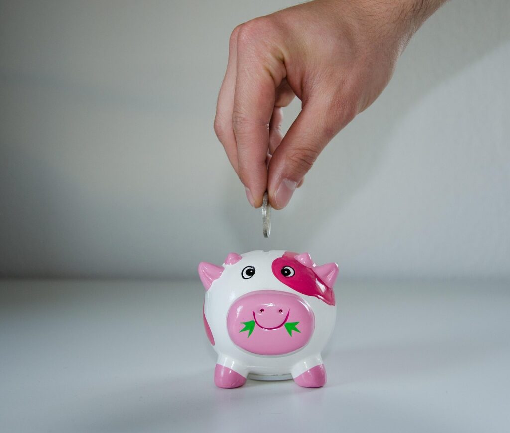 一人暮らしの貯金はいくら必要？生活費や目安を徹底解説！